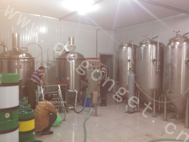 100L小型啤酒廠(chǎng)自釀啤酒設備
